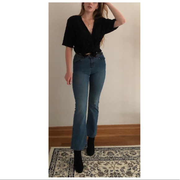 Short sleeve cardigan with hand-embroidered detail - Picture 2 of 3